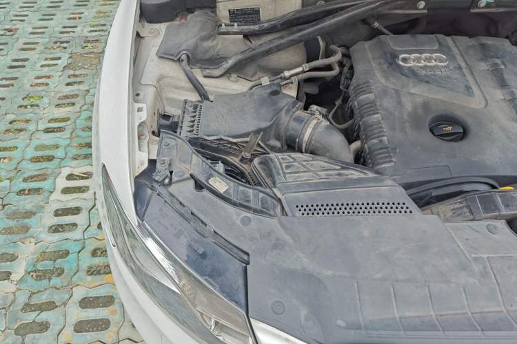 Used Audi Q5 2012 2.0TFSI Technology Model Engine Bay Right