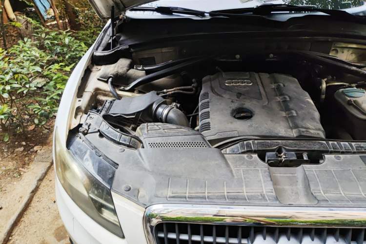 Used Audi Q5 2012 2.0TFSI Technology Model Engine Bay Right
