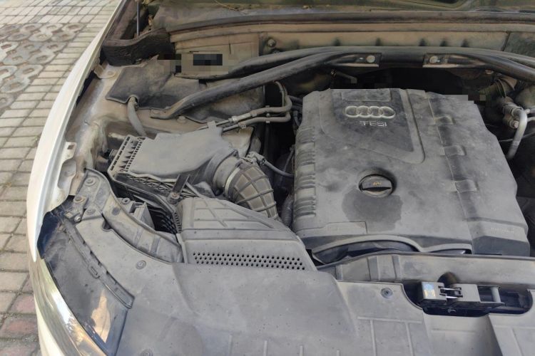 Used Audi Q5 2012 2.0TFSI Technology Model Engine Bay Right