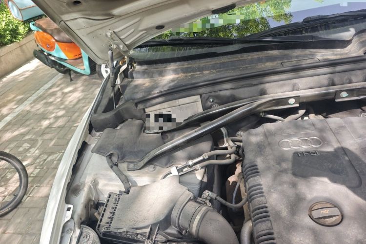 Used Audi Q5 2012 2.0TFSI Comfort Version Engine Bay Right