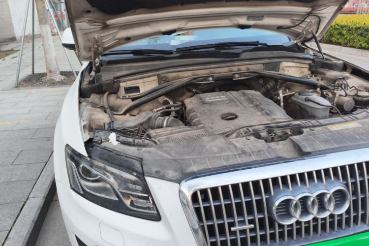 Used Audi Q5 2012 2.0TFSI Comfort Version Engine Bay Right