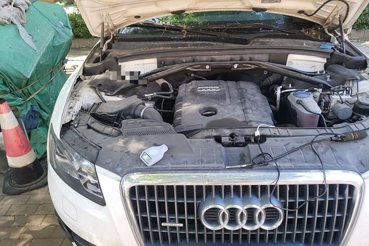Used Audi Q5 2012 2.0TFSI Comfort Version Engine Bay Right