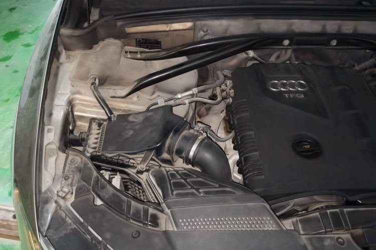 Used Audi Q5 2012 2.0TFSI Comfort Version Engine Bay Right