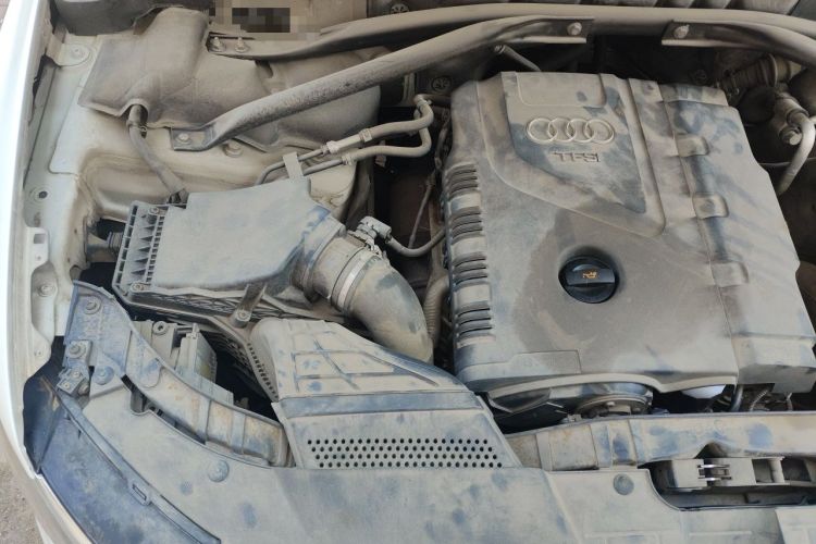 Used Audi Q5 2012 2.0TFSI Technology Model Engine Bay Right