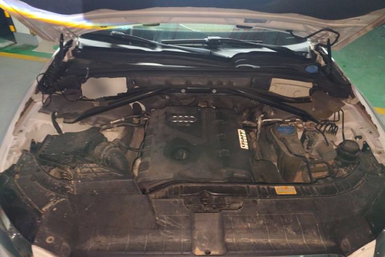 Used Audi Q5 2012 2.0TFSI Technology Model Engine Bay