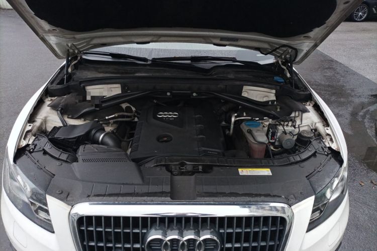 Used Audi Q5 2012 2.0TFSI Comfort Version Engine Bay