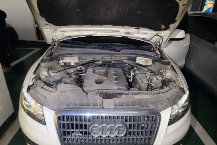 Used Audi Q5 2012 2.0TFSI Technology Model Engine Bay