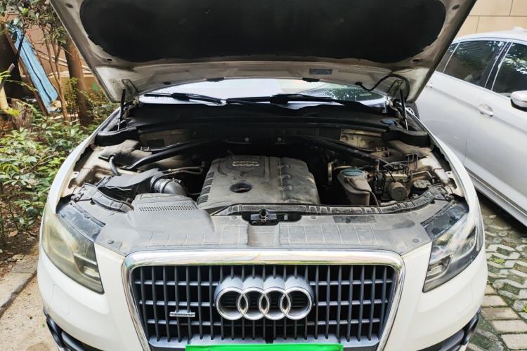 Used Audi Q5 2012 2.0TFSI Technology Model Engine Bay