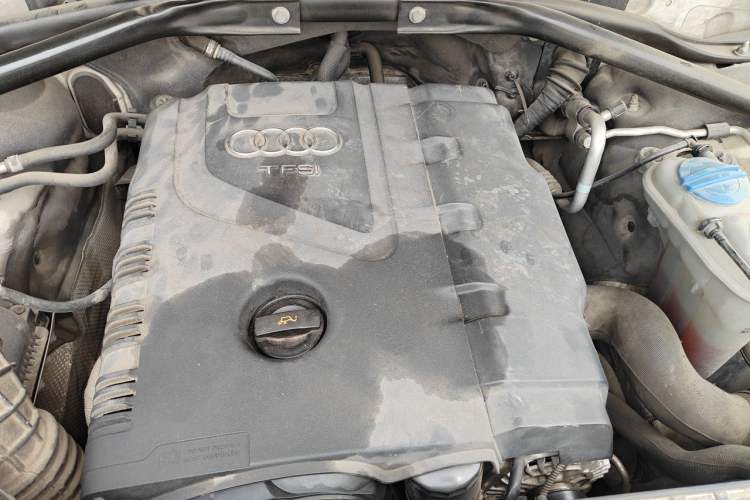 Used Audi Q5 2012 2.0TFSI Trendy Edition Engine Bay