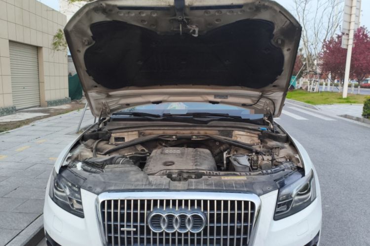Used Audi Q5 2012 2.0TFSI Comfort Version Engine Bay