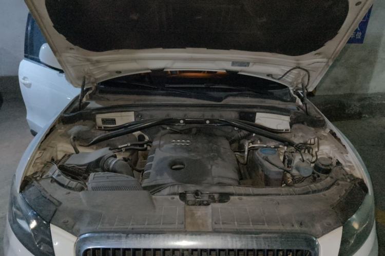 Used Audi Q5 2012 2.0TFSI Comfort Version Engine Bay