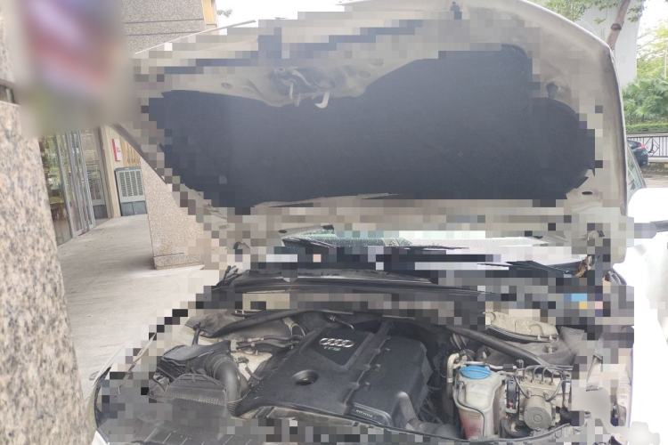 Used Audi Q5 2012 2.0TFSI Comfort Version Engine Bay