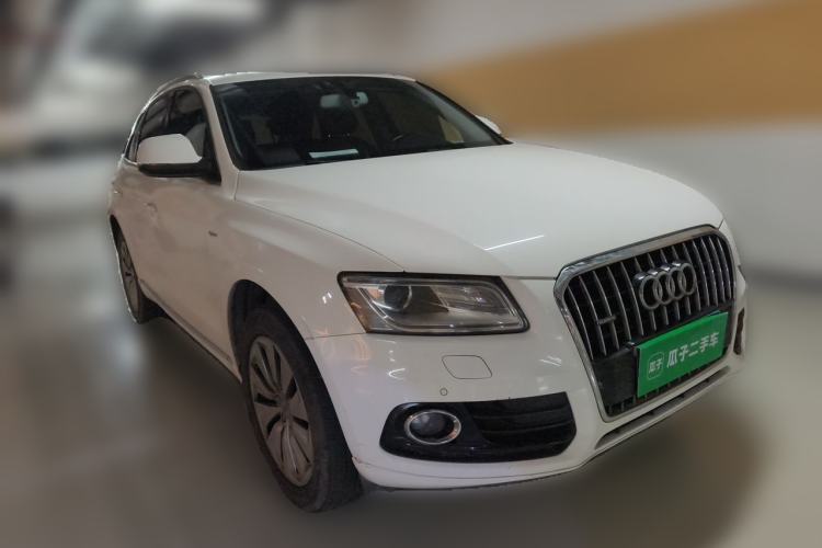 Used Audi Q5 2012 2.0TFSI hybrid Front Right 45 Deg