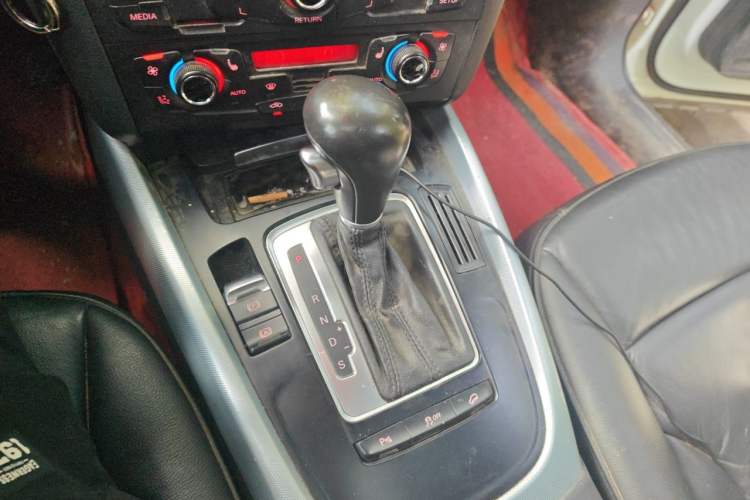Used Audi Q5 2012 2.0TFSI Technology Model Gear Lever