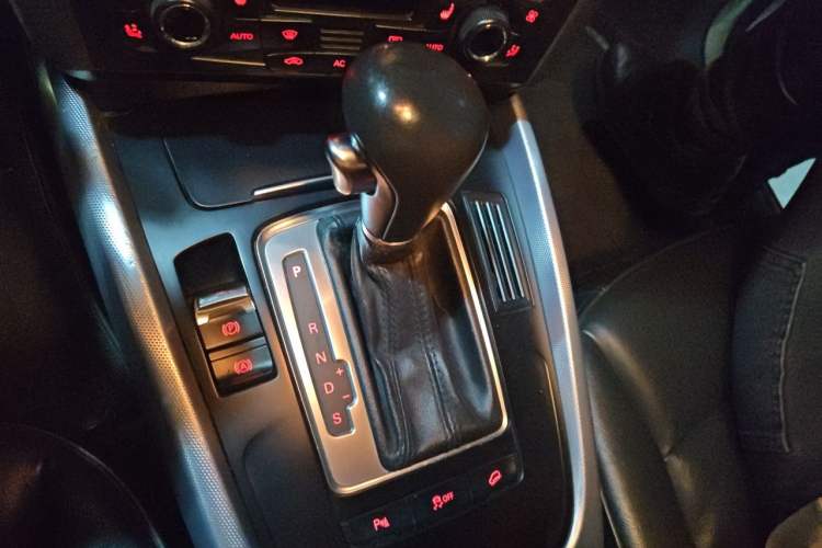 Used Audi Q5 2012 2.0TFSI Technology Model Gear Lever