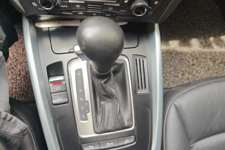 Used Audi Q5 2012 2.0TFSI Technology Model Gear Lever