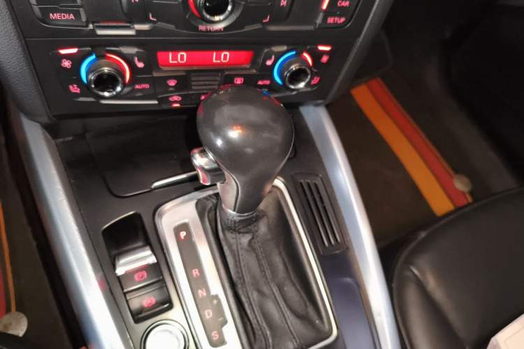 Used Audi Q5 2012 2.0TFSI Technology Model Gear Lever