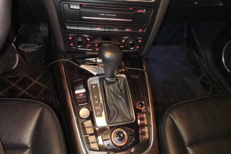 Used Audi Q5 2012 2.0TFSI hybrid Gear Lever