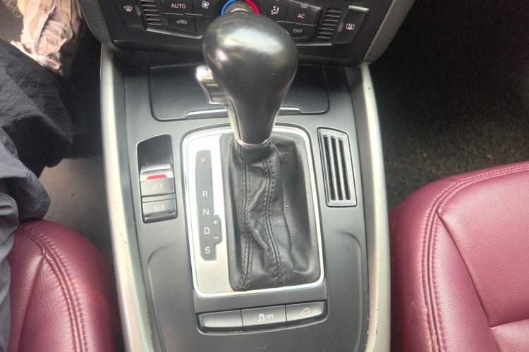 Used Audi Q5 2012 2.0TFSI Trendy Edition Gear Lever