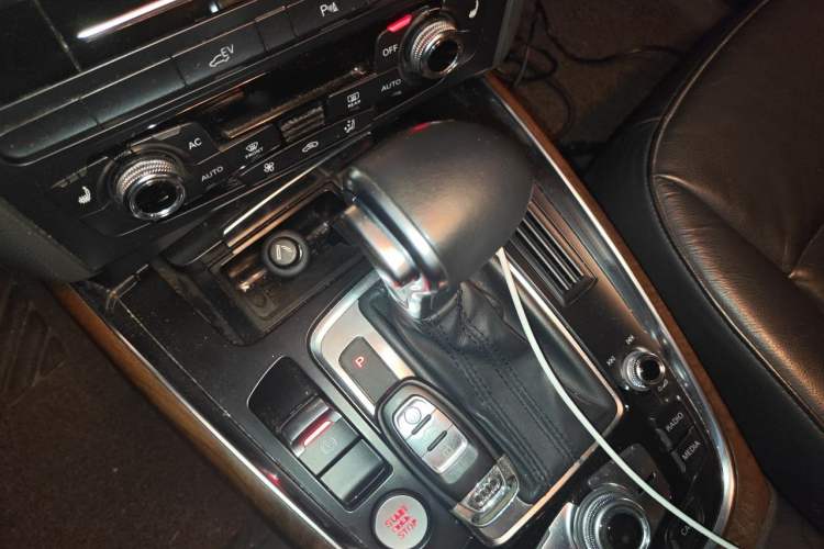 Used Audi Q5 2012 2.0TFSI hybrid Gear Lever
