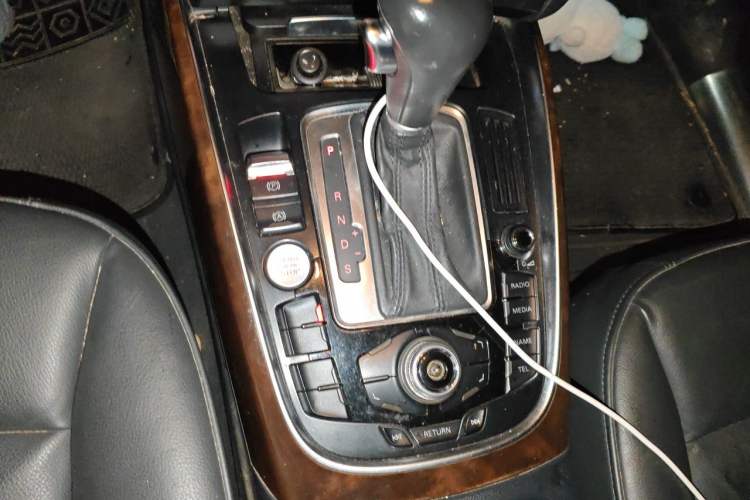 Used Audi Q5 2012 2.0TFSI Comfort Version Gear Lever