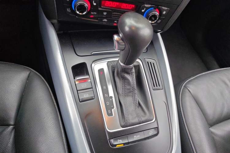 Used Audi Q5 2012 2.0TFSI Technology Model Gear Lever