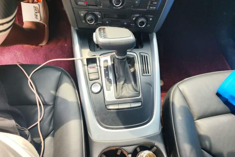 Used Audi Q5 2012 2.0TFSI Technology Model Gear Lever