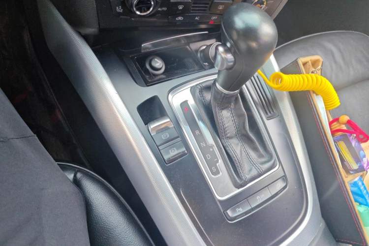 Used Audi Q5 2012 2.0TFSI Technology Model Gear Lever