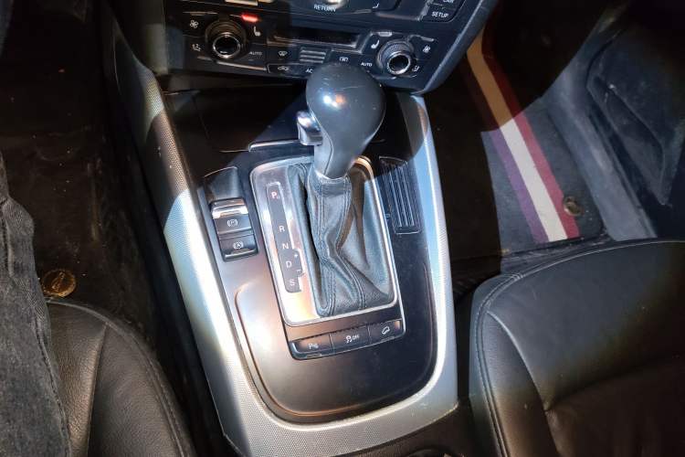 Used Audi Q5 2012 2.0TFSI Technology Model Gear Lever