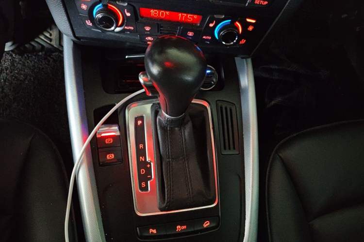 Used Audi Q5 2012 2.0TFSI Technology Model Gear Lever