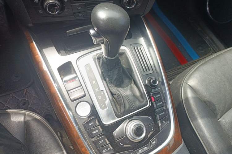 Used Audi Q5 2012 2.0TFSI Comfort Version Gear Lever