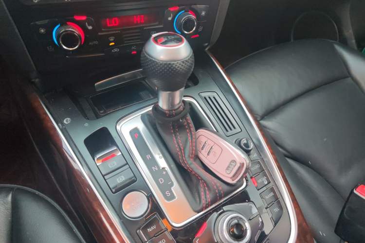 Used Audi Q5 2012 2.0TFSI Comfort Version Gear Lever