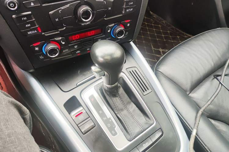 Used Audi Q5 2012 2.0TFSI Technology Model Gear Lever