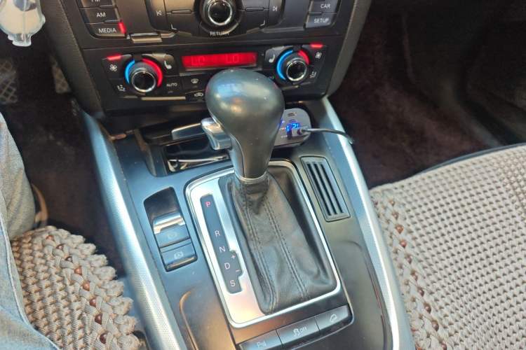 Used Audi Q5 2012 2.0TFSI Technology Model Gear Lever