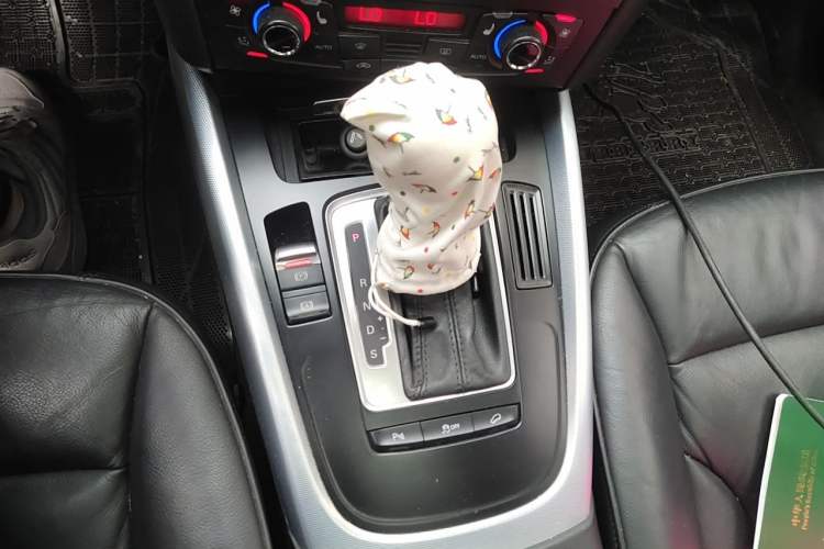 Used Audi Q5 2012 2.0TFSI Technology Model Gear Lever