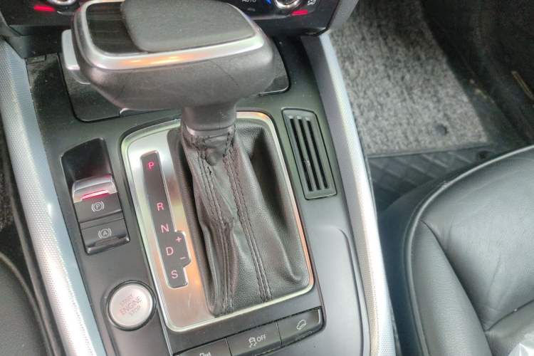 Used Audi Q5 2012 2.0TFSI Technology Model Gear Lever