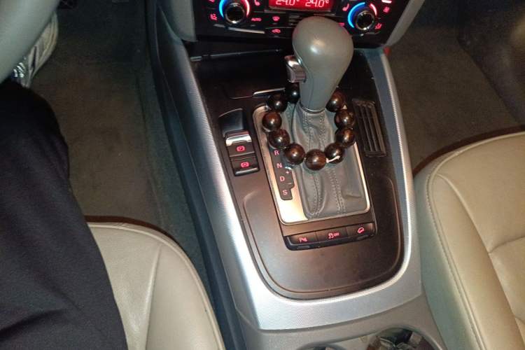 Used Audi Q5 2012 2.0TFSI Technology Model Gear Lever