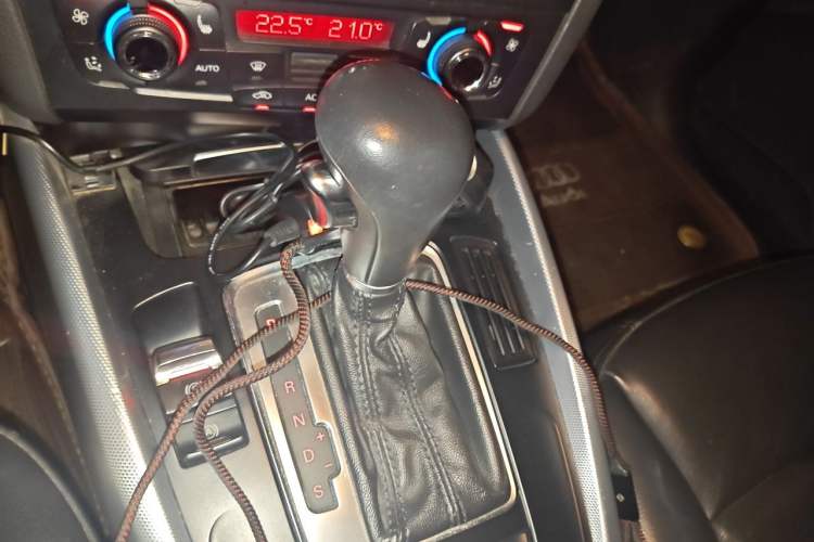 Used Audi Q5 2012 2.0TFSI Technology Model Gear Lever