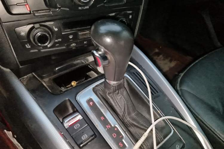 Used Audi Q5 2012 2.0TFSI Technology Model Gear Lever