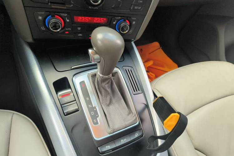 Used Audi Q5 2012 2.0TFSI Technology Model Gear Lever