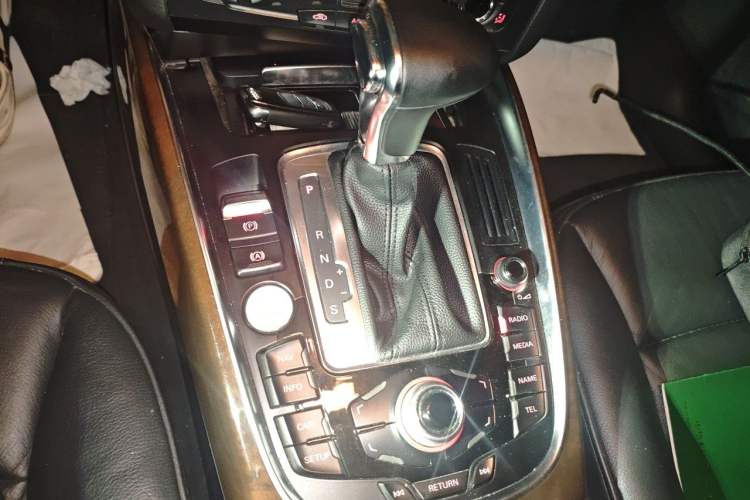 Used Audi Q5 2012 2.0TFSI Comfort Version Gear Lever