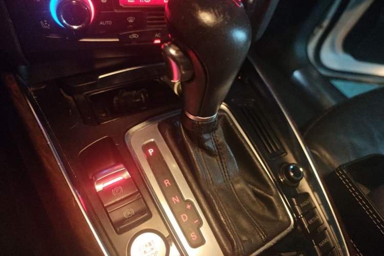Used Audi Q5 2012 2.0TFSI Comfort Version Gear Lever