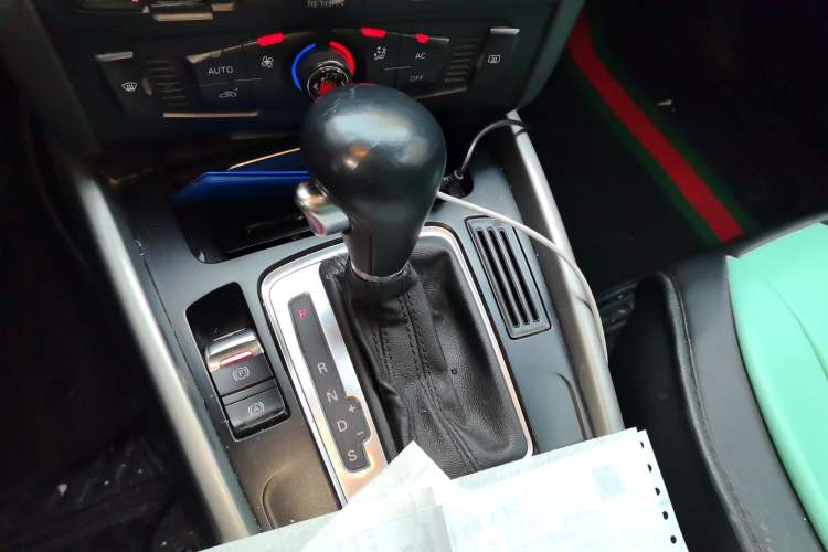 Used Audi Q5 2012 2.0TFSI Trendy Edition Gear Lever