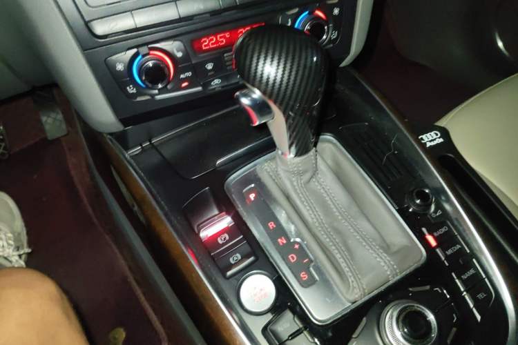 Used Audi Q5 2012 2.0TFSI Comfort Version Gear Lever