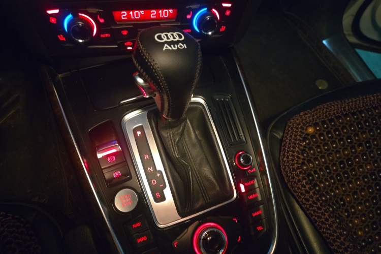 Used Audi Q5 2012 2.0TFSI Comfort Version Gear Lever