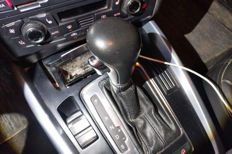 Used Audi Q5 2012 2.0TFSI Technology Model Gear Lever