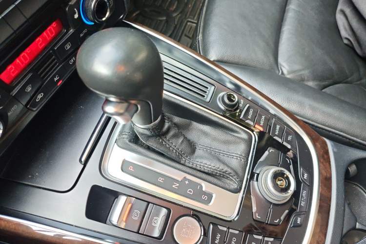 Used Audi Q5 2012 2.0TFSI Comfort Version Gear Lever