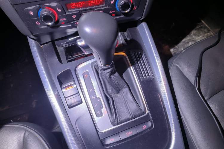 Used Audi Q5 2012 2.0TFSI Technology Model Gear Lever