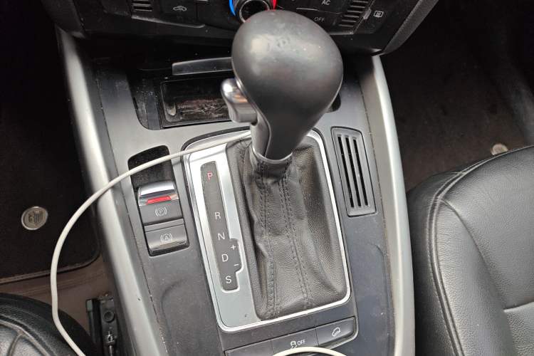 Used Audi Q5 2012 2.0TFSI Trendy Edition Gear Lever