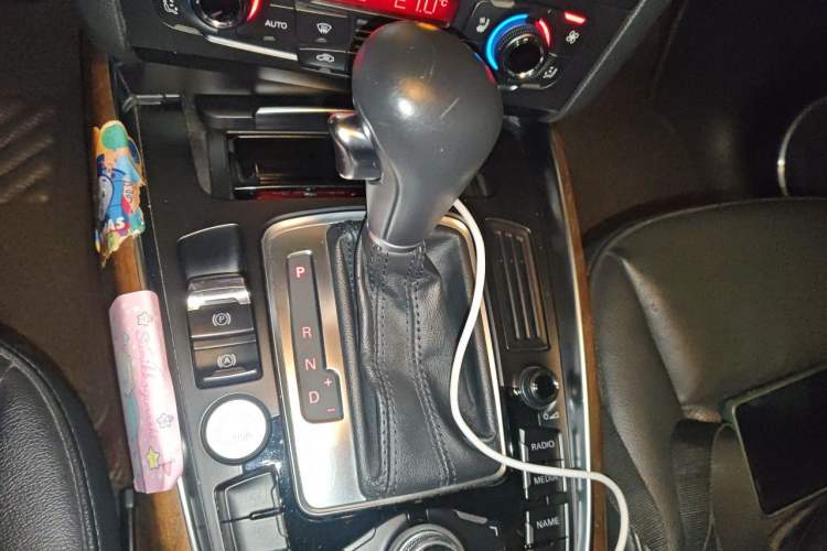 Used Audi Q5 2012 2.0TFSI Luxury Edition Gear Lever